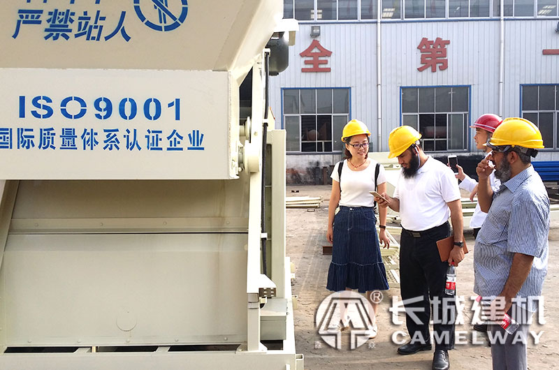 長(zhǎng)城建機(jī)120拌和站價(jià)格實(shí)惠,國(guó)外客戶前來(lái)購(gòu)機(jī)